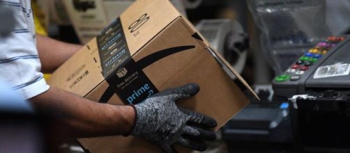 Lavoro Amazon, l'azienda ricerca operatori di magazzino.