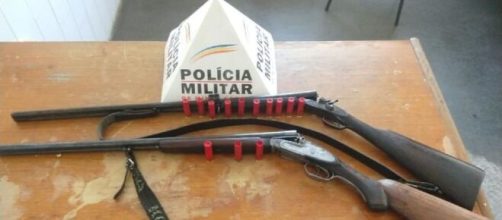 Armas foram entregues à Polícia Militar. (Divulgação/Polícia Militar-MG)