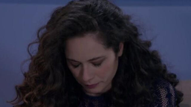 Nelle prossime puntate di Un posto al sole, Alberto filmerà Eugenio e Susanna in un momento di intimità