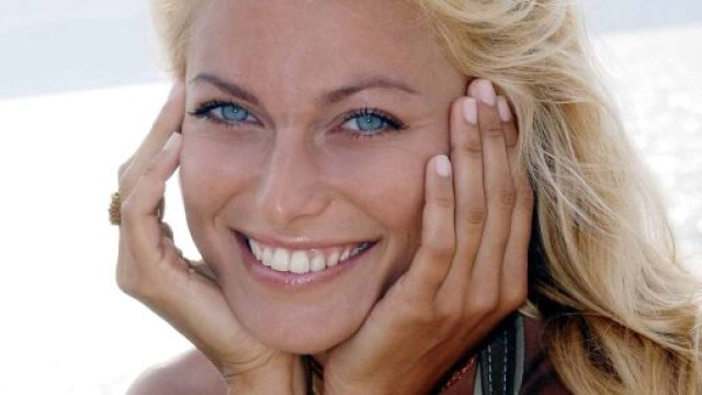 Taglio medio e tonalit&agrave; per l'estate: le scalature e il castano ramato.