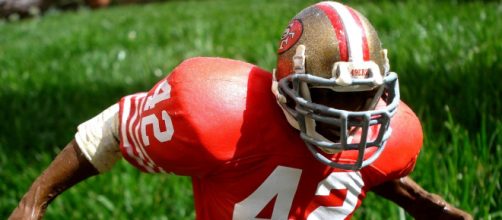 Ronnie Lott won four Super Bowls with the 49ers. [Image Source: Flickr | Travis Bickle55]