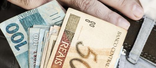 Proposta no orçamento do salário mínimo é R$ 22,00 mais alta do que o pago atualmente. (Arquivo Blasting News)