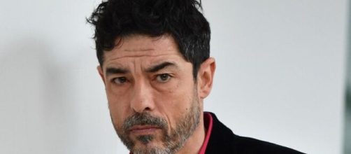 Alessandro Gassmann attacca Vittorio Sgarbi per l'ordinanza che multa chi indossa le mascherine senza necessità.