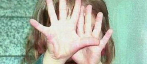 Bambina di 7 anni picchiata e violentata dal papà: la mamma sapeva e non ha fatto nulla.