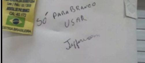 Funcionária teria escrito bilhete racista para outra. (Reprodução/TV Globo)