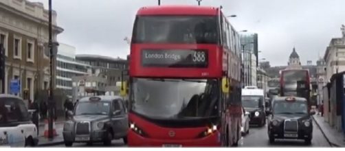 London Buses 2020-London Bridge Variety. [Image source/Soi Buakhao TV YouTube video]