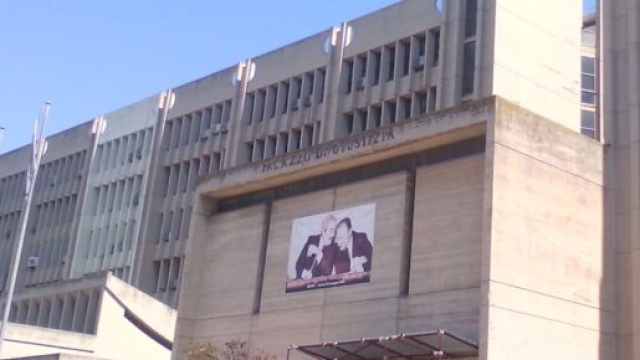 Lecce, bimba di sette anni abusata in famiglia: i genitori rischiano il processo.