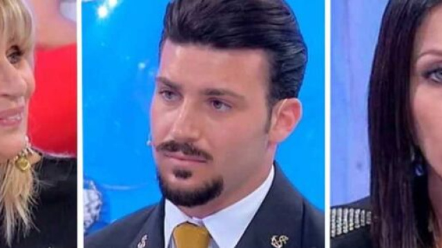 Uomini e donne, Nicola Vivarelli sarebbe uscito in esterna con Valentina.