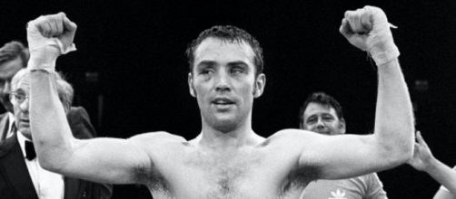 Alan Minter sul ring: l'ex campione del mondo dei pesi medi è deceduto all'età di 69 anni.