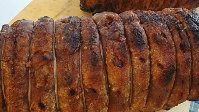 Porchetta di maiale al forno, un piatto emiliano.