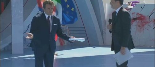 Flavio Insinna e Andrea Delogu condurranno Tutti a scuola: La vita in diretta in pausa per un giorno.