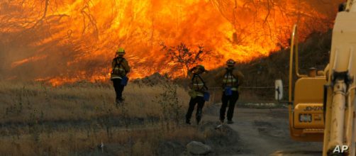 Incendios forestales en California causan miles de evacuados. - voanoticias.com