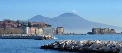 Napoli, movida violenta: sparatoria con feriti sul lungomare.