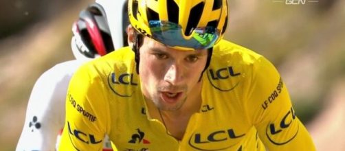 Primoz Roglic in maglia gialla al Tour de France.