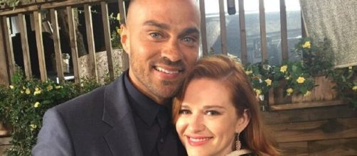 Sarah Drew ha ripercorso l'esperienza vissuta sul set di Grey's Anatomy, dedicando un pensiero speciale a Jesse Williams.