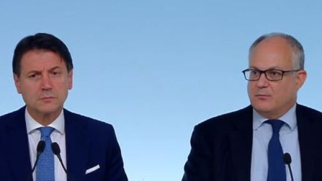 Decreto Semplificazioni: il presidente del Consiglio Conte ed il Ministro dell'Economia Gualtieri, membri dell'esecutivo.