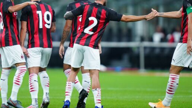 Esultanza dei giocatori del Milan durante il test contro il Monza.