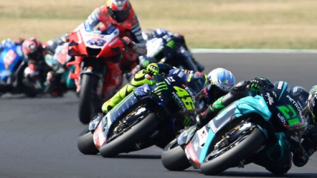 Morbidelli, Rossi, Bagnaia in azione sulla pista di Misano.