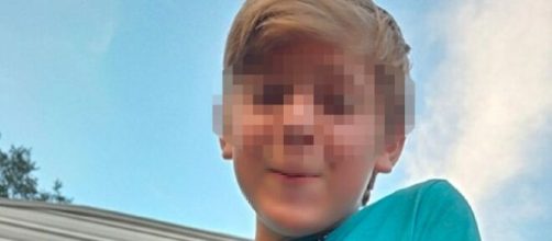 Ragazzo di 13 anni muore dopo il bagno nel lago a causa di un'ameba mangia-cervello.