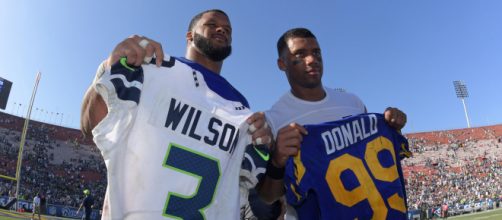 Russell Wilson e Aaron Donald são os principais nomes da divisão oeste da NFC, defendendo Seahawks e Rams. (Arquivo Blasting News)