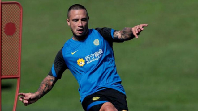 Radja Nainggolan potrebbe trasferirsi al Paris Saint Germain.