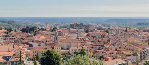 Biella, rissa tra bande al Villaggio Lamarmora: tre feriti di cui uno grave.