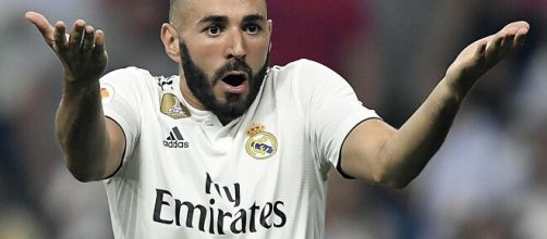 Karim Benzema se fait clasher par un partisan d'extrême droite, les twittos lui répondent