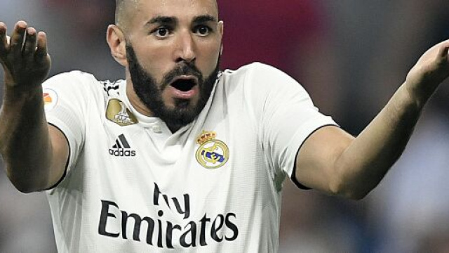 Karim Benzema se fait clasher par un partisan d'extrême droite, les twittos lui répondent