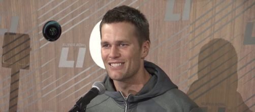 Brady is still in the process of learning the Buccaneers’ system. [Image Source: Panini/YouTube]