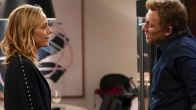 Il promo di Grey's Anatomy 17 svela che Teddy Altman confesser&agrave; di amare Owen Hunt.