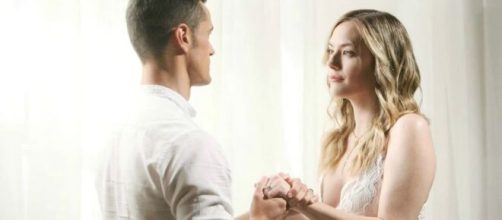 Beautiful, spoiler al 12 settembre: le sorelle Logan cercano di convincere Hope a non sposarsi.