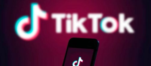 Francesco Vigliotti, 1.2 milioni di follower su Tik Tok, parla della sua esperienza sul famoso Social Network.