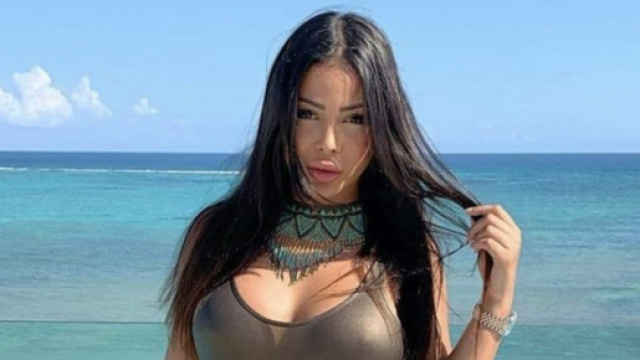 Maeva Ghennam (Les Marseillais vs Le Reste du Monde 5) réagit à l'embrouille entre Carla, Jessica et Manon. Elle choisit son camp !