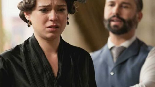 Una vita, trame Spagna: Felipe confessa a Genoveva di averla usata per smascherarla.