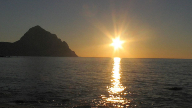 Previsioni zodiacali del 25 settembre, 1ª sestina: Cancro top del giorno, bene l'Ariete.