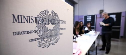 Milano, fotografa il suo 'Sì' sulla scheda del Referendum: denunciato 35enne.