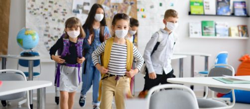 Pediatras y epidemiólogos alertan sobre la capacidad de los niños de transportar contagios de coronavirus a sus casas.
