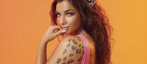 Elettra Lamborghini è rimasta bloccata a letto per un dolore ai reni.