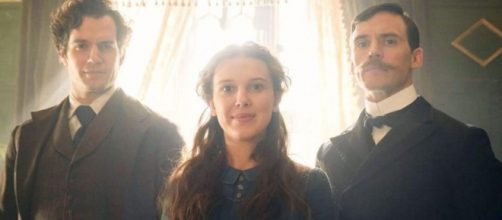 Henry Cavill, Milly Bobby Brown e Sam Caiflin, os irmãos Holmes do filme da Netflix 'Enola Holmes'. (Arquivo Blasting News)