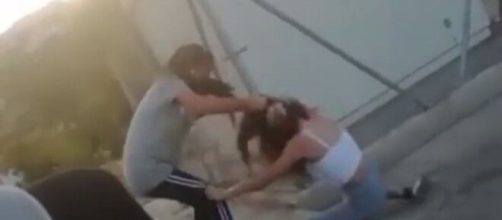 La imagen del vídeo de la salvaje agresión de una menor a otra sucedida en Jaén