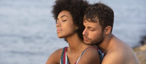 Summertime di Netflix interrompe le riprese della seconda stagione a causa della positività di tre membri dello staff alla Covid-19.