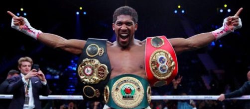 Anthony Joshua, campione mondiale WBA, WBO, IBF e IBO dei pesi massimi.