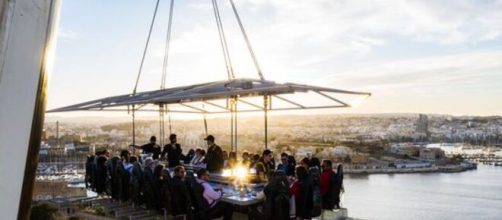 Cena sospesa a 50 metri di altezza tra cielo, mare e terra in Abruzzo