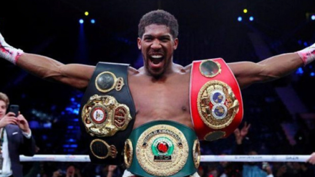 Anthony Joshua, campione mondiale WBA, WBO, IBF e IBO dei pesi massimi.