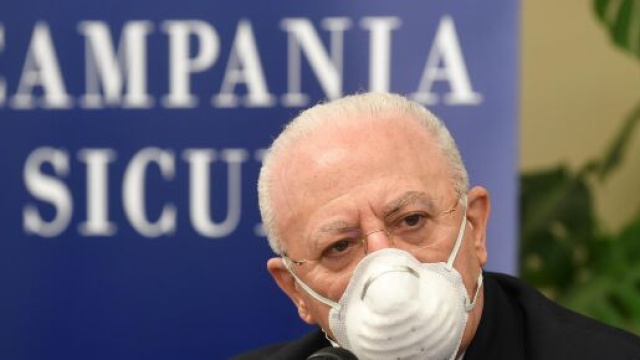 Coronavirus, boom di contagi in Campania, De Luca minaccia di chiudere tutto.