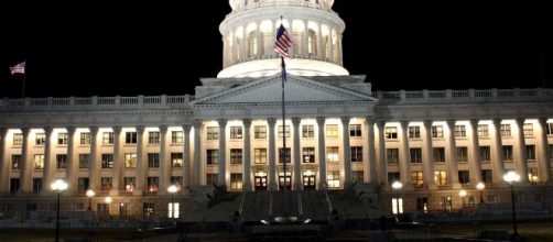 The U.S. Capitol Building illuminated. [Image via Sage Scott - Pixabay]