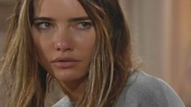 Beautiful, trame Usa: Steffy fuori controllo a causa della dipendenza da oppiaci.
