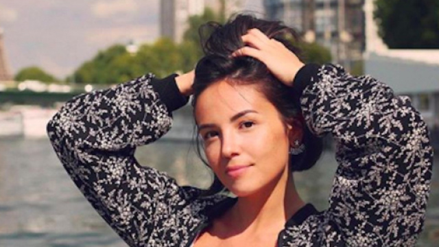 Agathe Auproux : la chroniqueuse de TPMP partage une photo chemise déboutonnée. Credit:Agatheauproux/Instagram