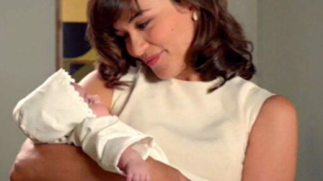 Il paradiso delle signore, Marta (Gloria Radulescu) con la piccola Anna in braccio.