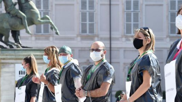 Coronavirus Campania, commercianti contro De Luca